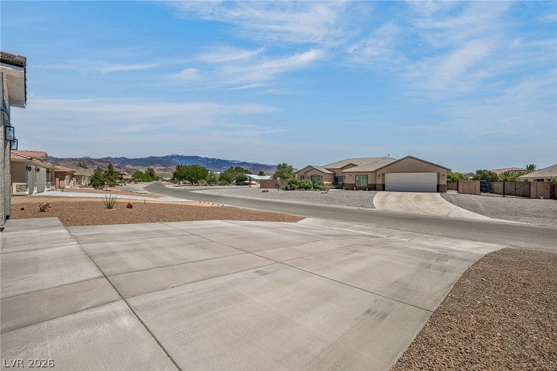 6930 Sandpebble Street photo 5