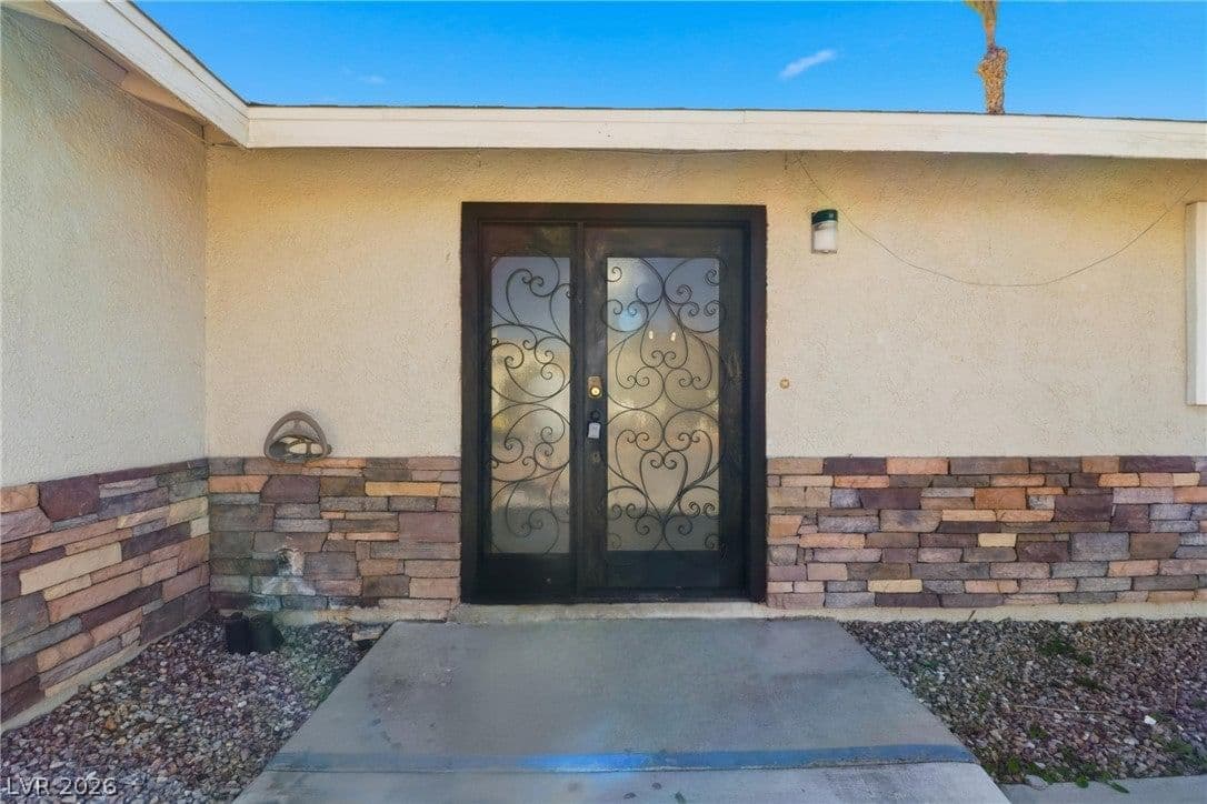 6825 Oakey Boulevard photo 2