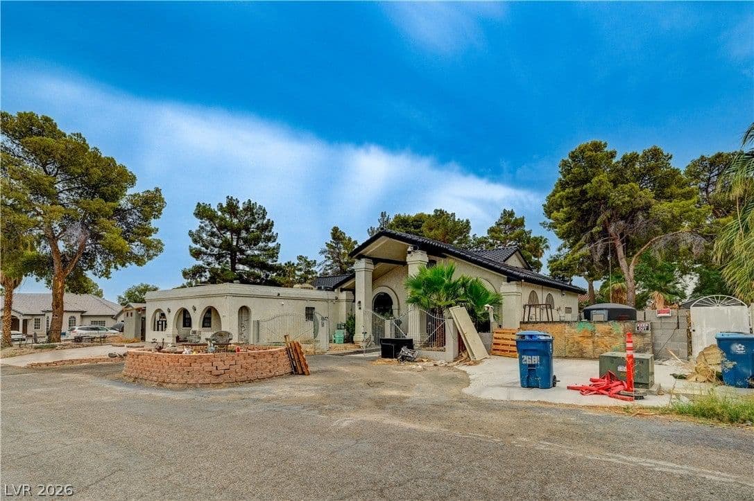 2681 Hacienda Avenue photo 2