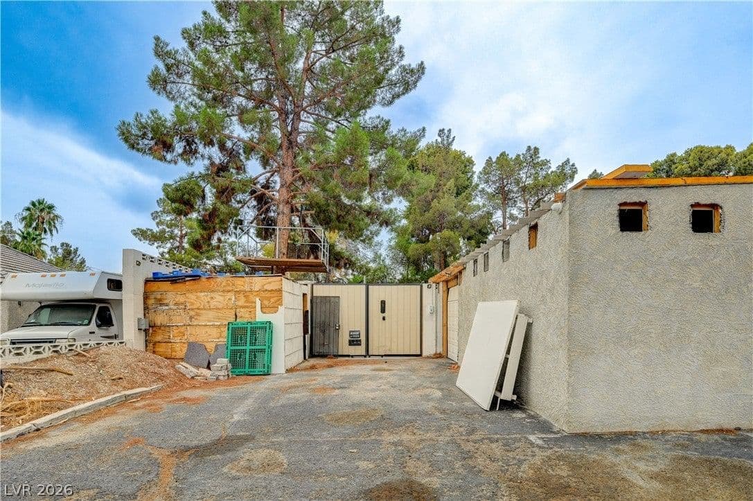 2681 Hacienda Avenue photo 4