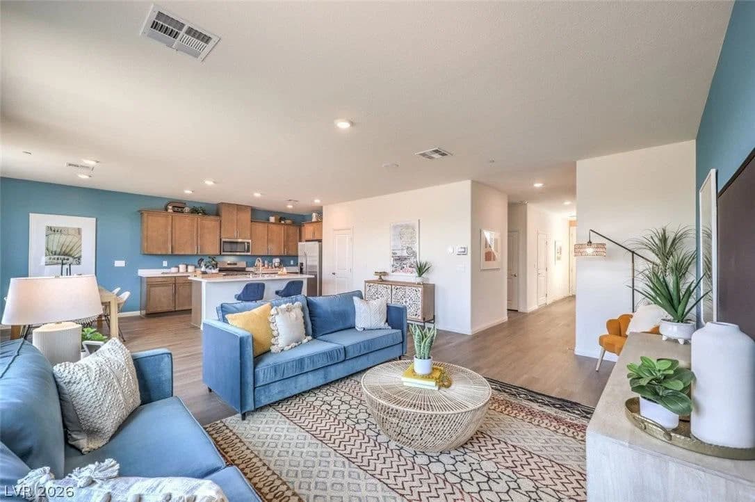 563 Ivory Peacock Court photo 3