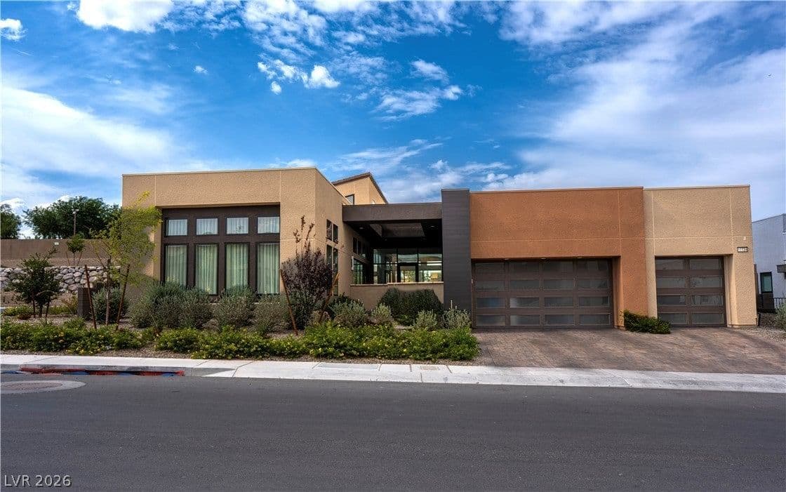 11134 Desert Heights Avenue photo 3