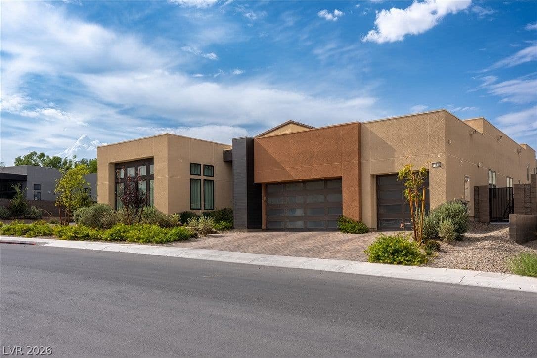 11134 Desert Heights Avenue photo 2