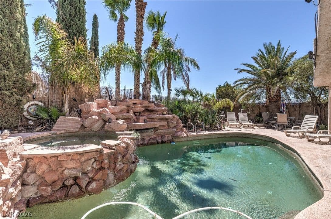 3486 Artemis Street photo 4