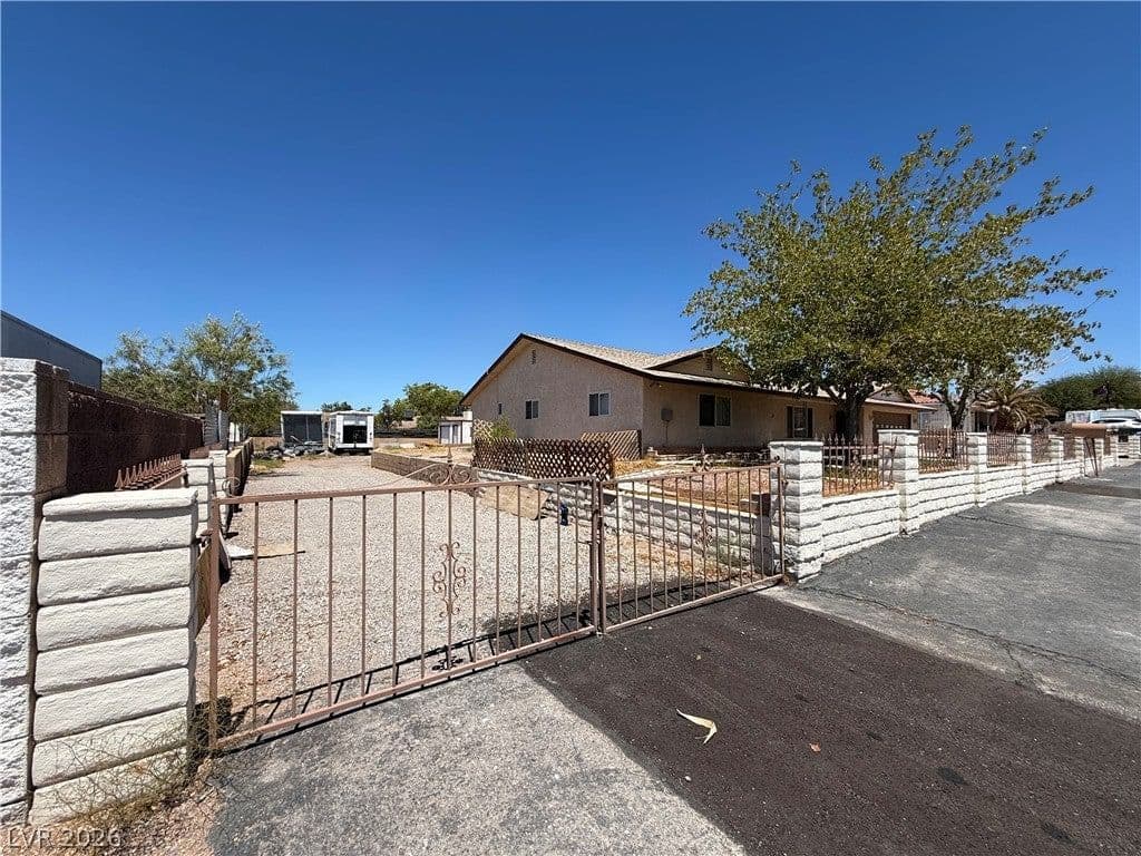 1560 Rocking Horse Drive photo 4