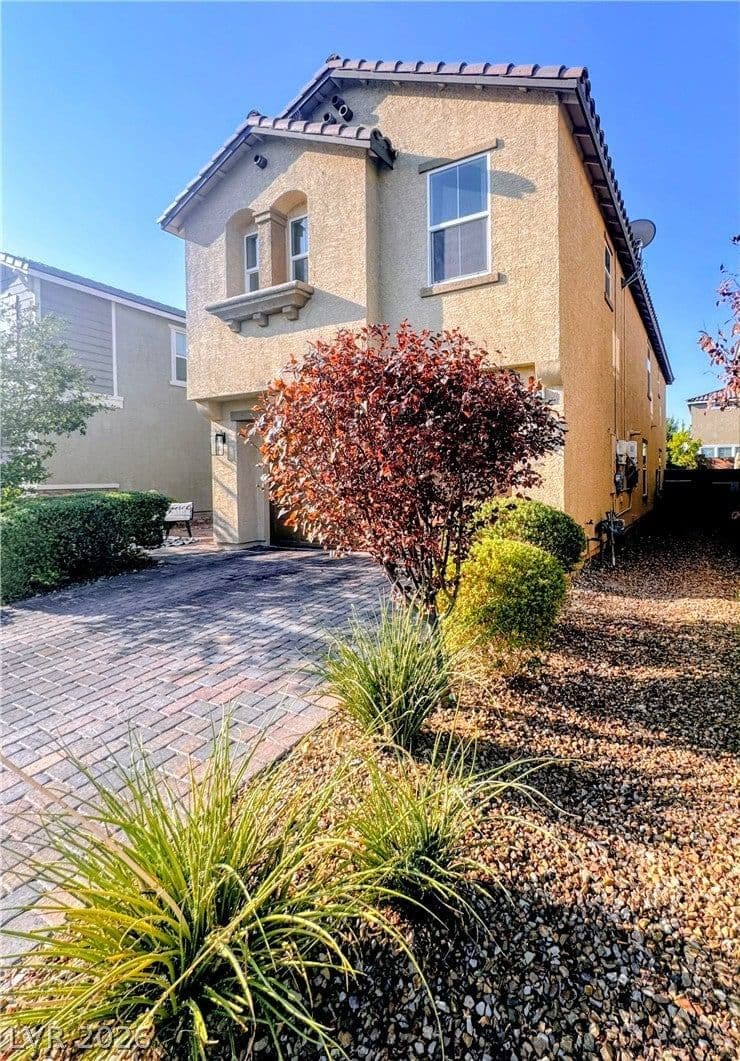 3025 Taranto Heights Avenue photo 2