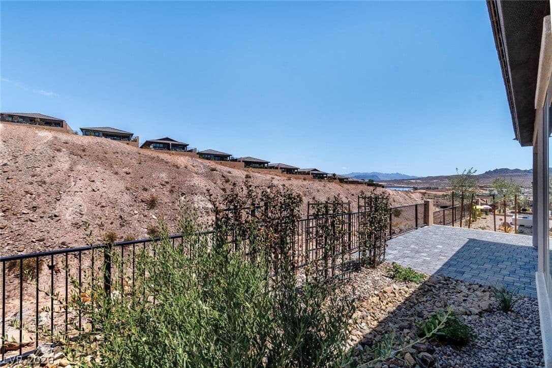 48 Crimson Cactus Avenue photo 4