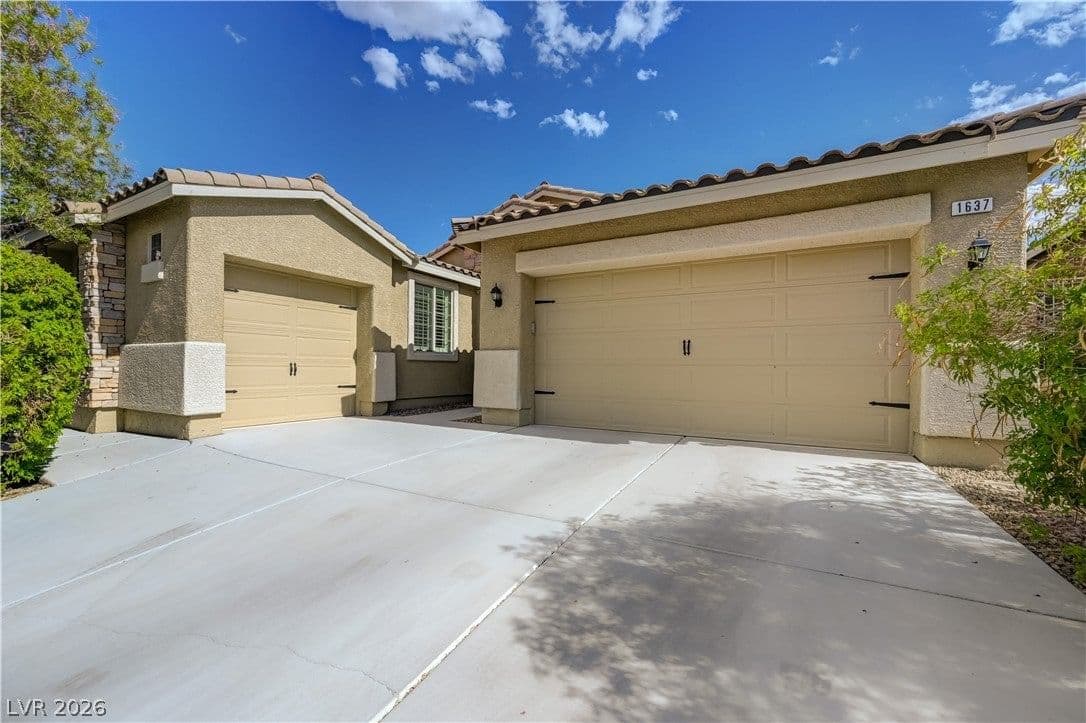 1637 Blue Cliffs Avenue photo 3