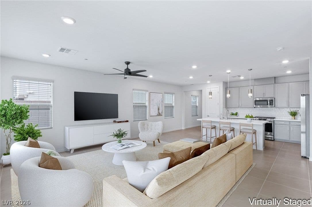 11576 Desert Hollow Avenue photo 4