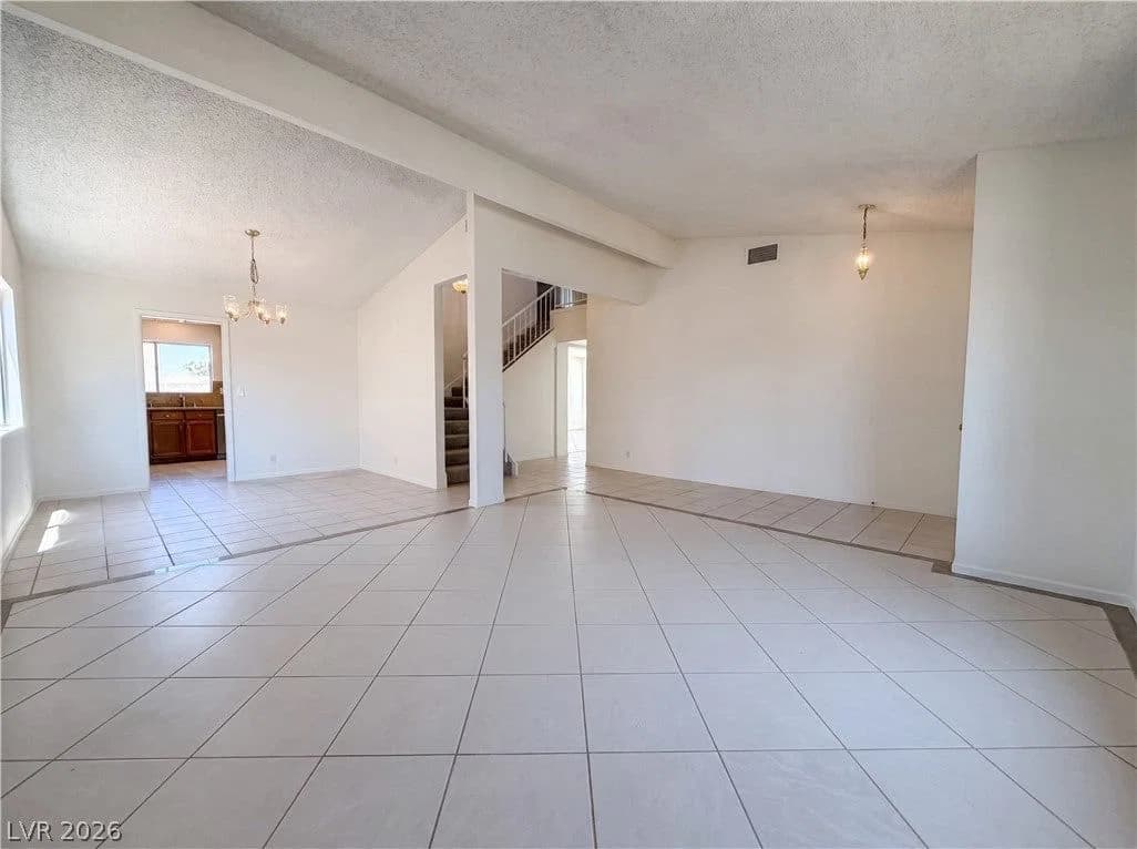 3152 Viewcrest Avenue photo 3