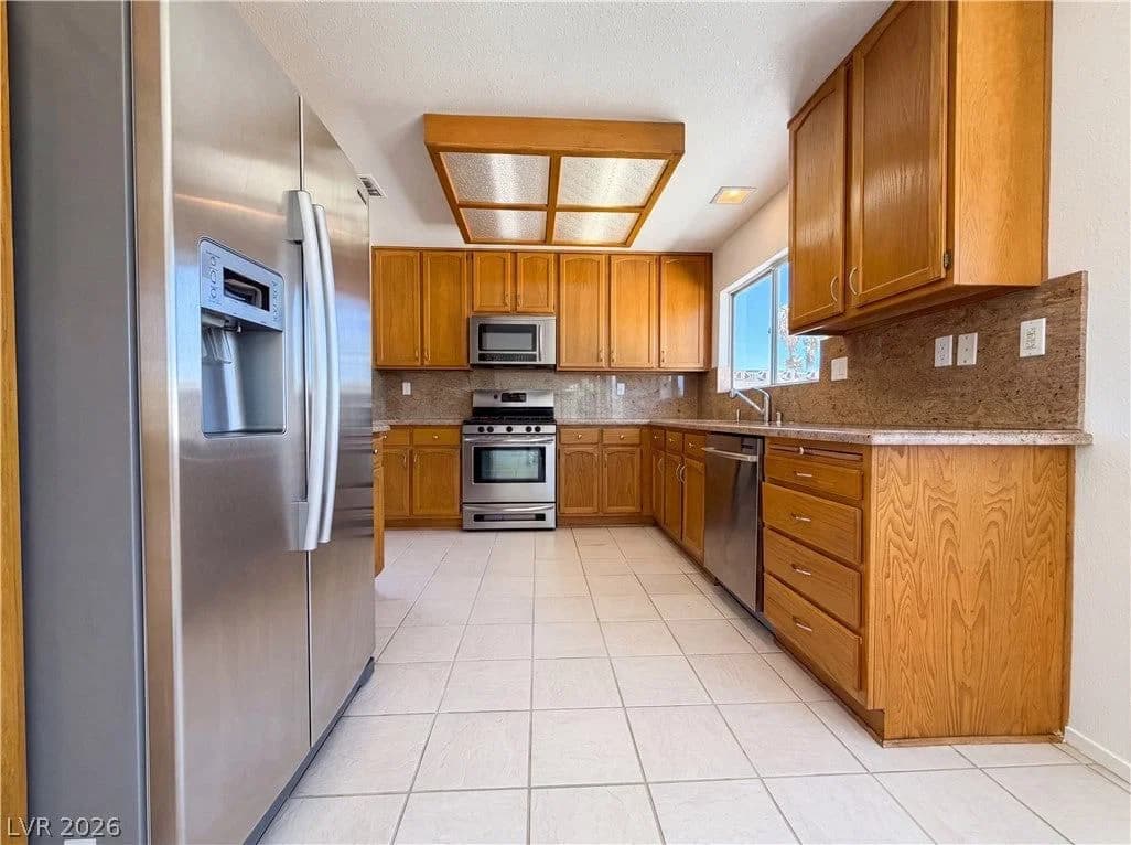 3152 Viewcrest Avenue photo 2