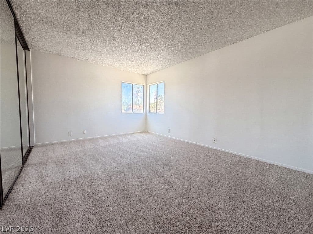 3152 Viewcrest Avenue photo 4