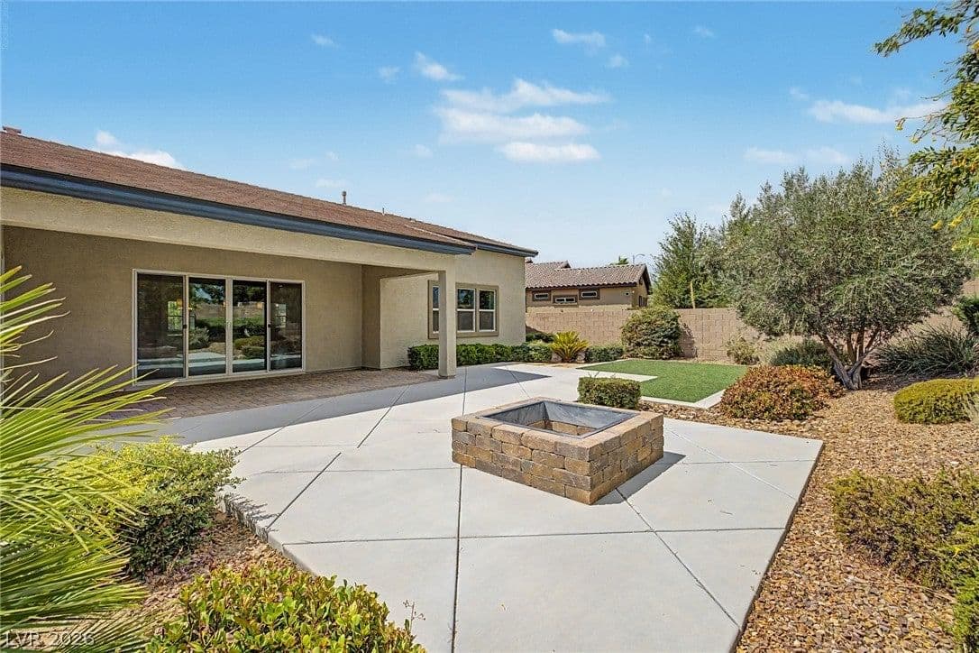 7132 Shire Ridge Avenue photo 2