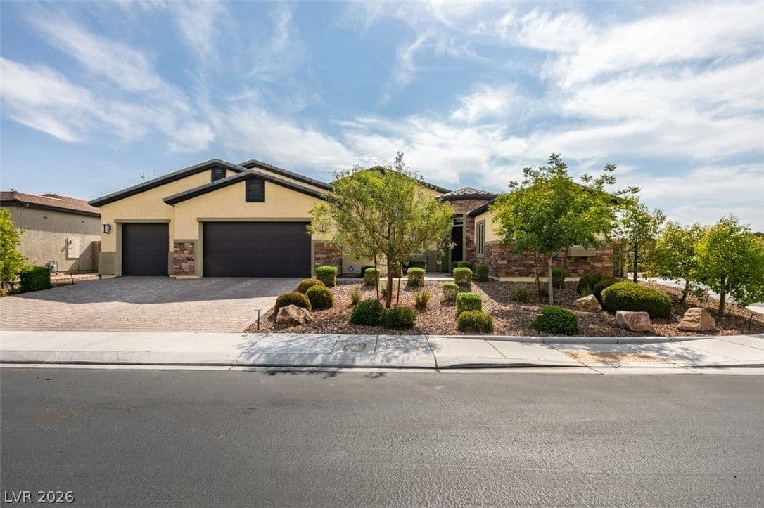 7012 Arabian Ridge Street