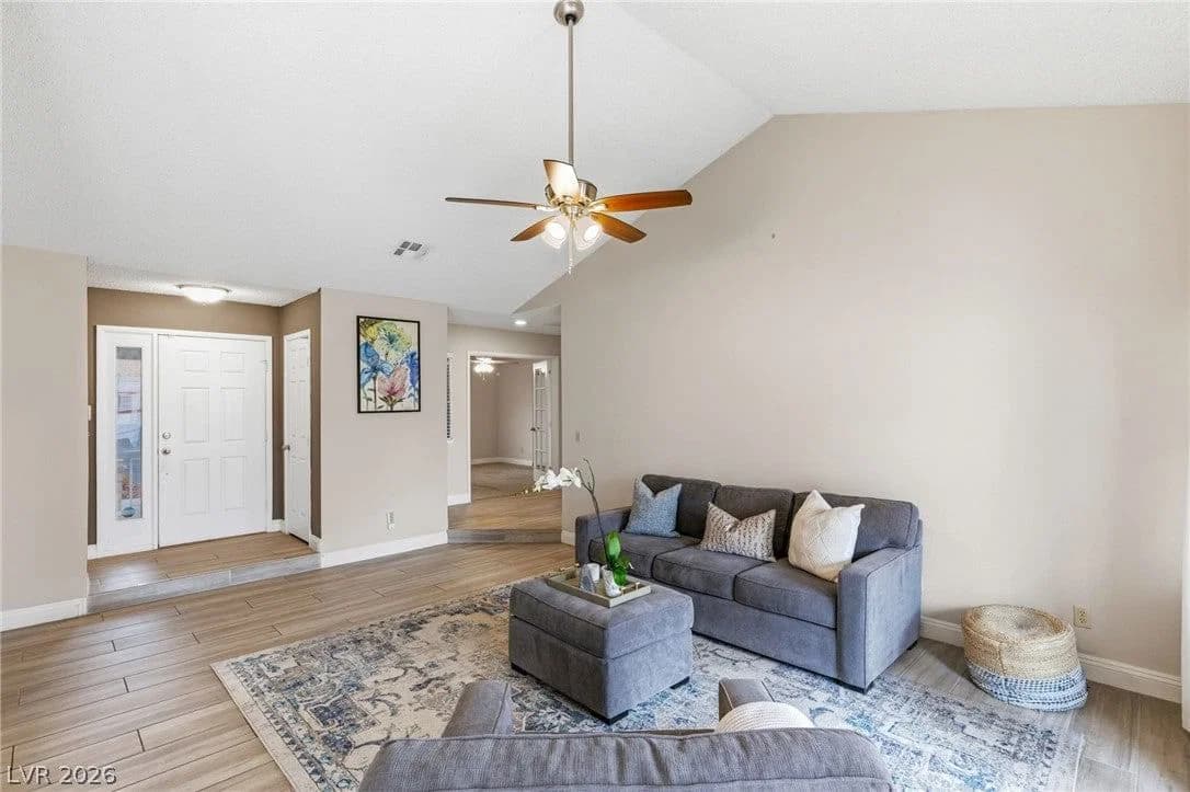 582 Cervantes Drive photo 3