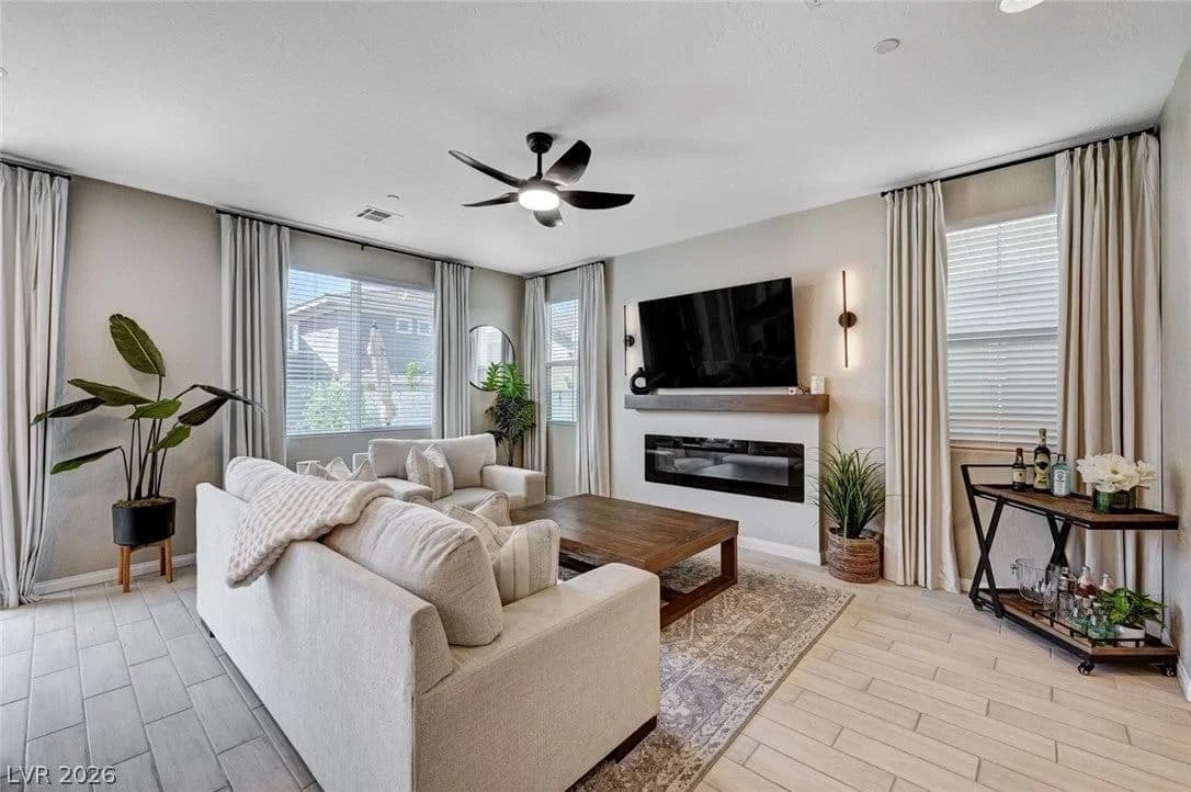 372 Silva Place photo 5
