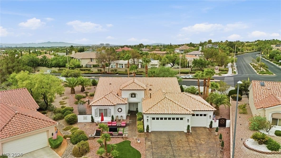 10001 Cresent Creek Drive photo 4