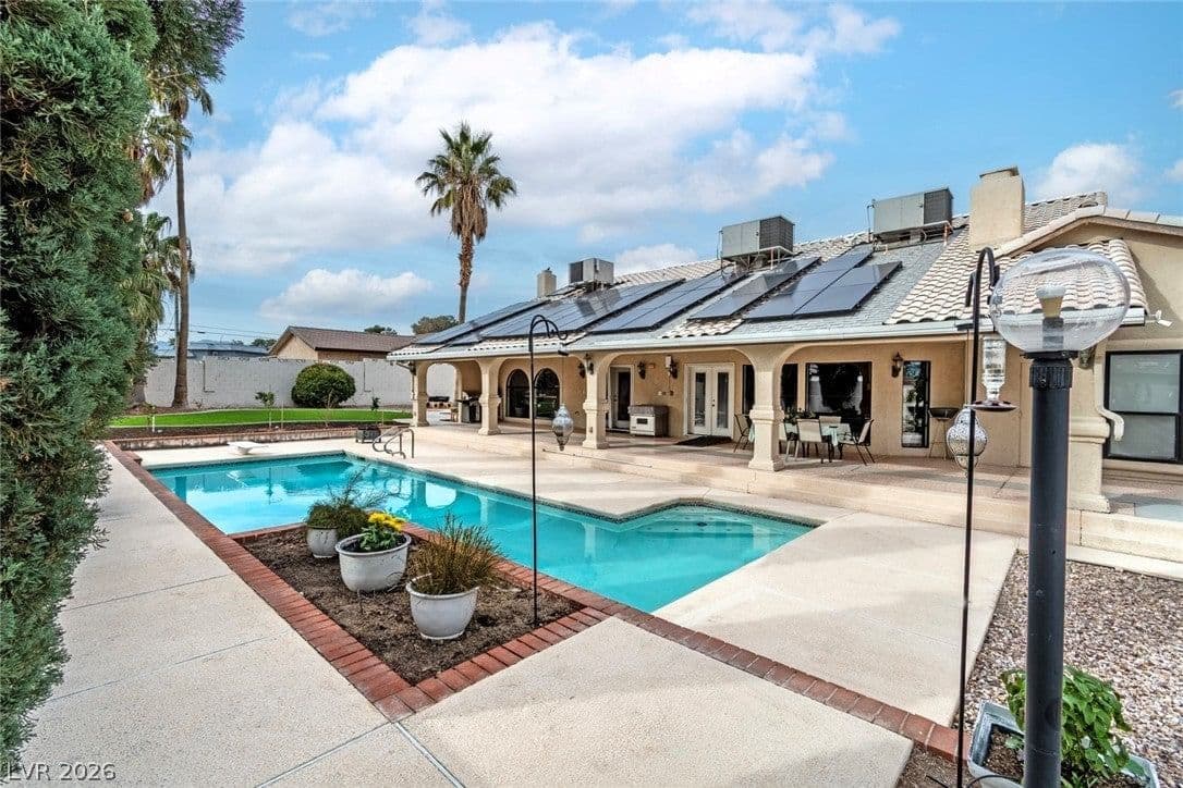 6425 Tara Avenue photo 4