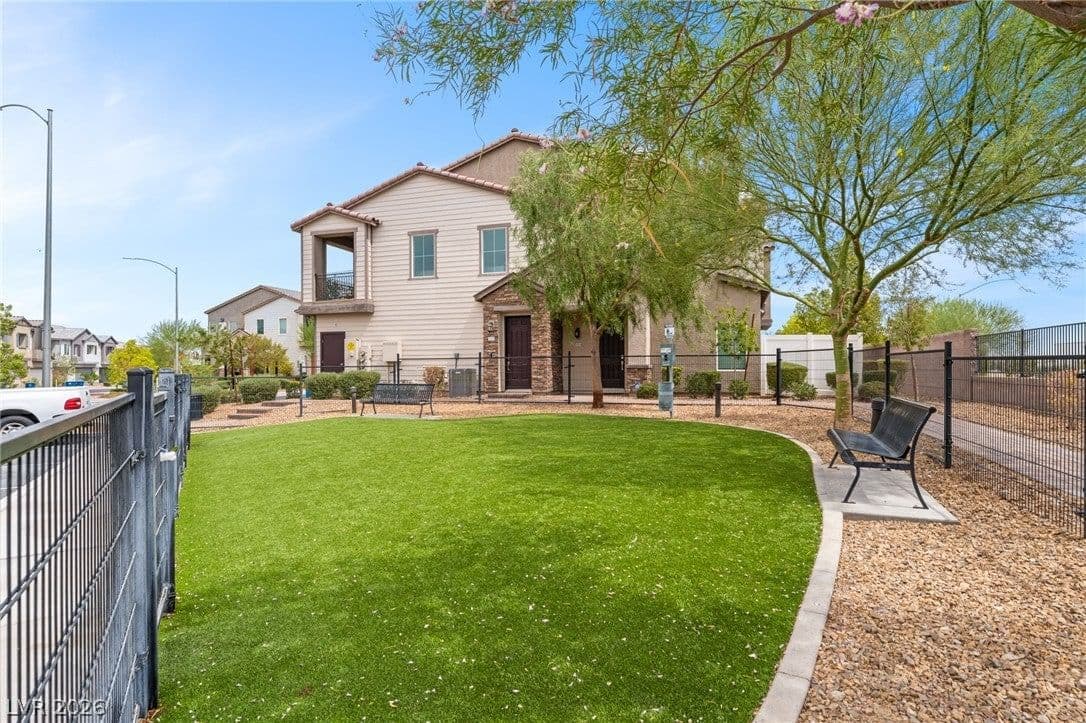 1367 Ossa Street photo 3