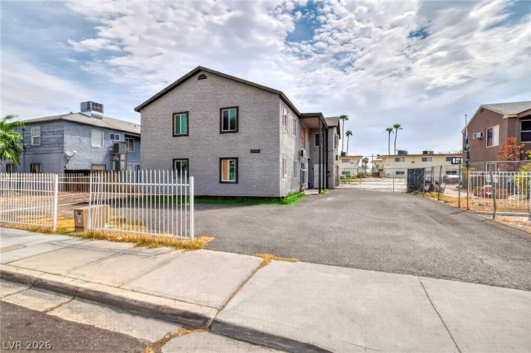1715 Santa Paula Drive photo 3