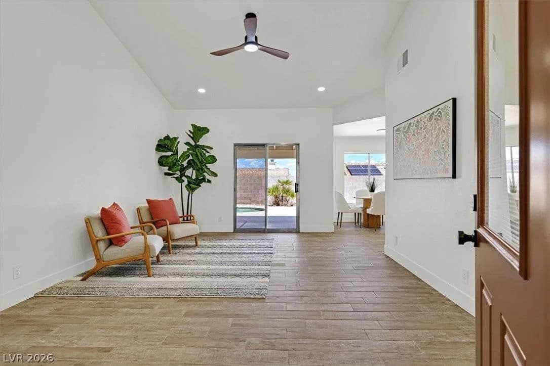 530 Reliance Avenue photo 3