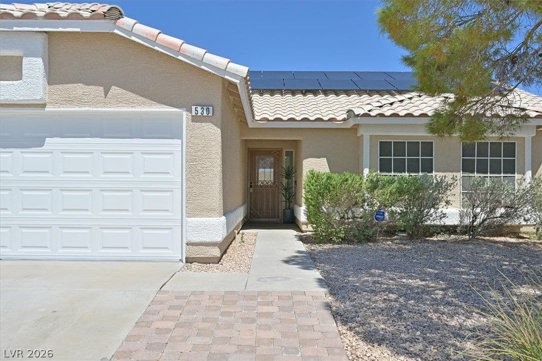 530 Reliance Avenue photo 2