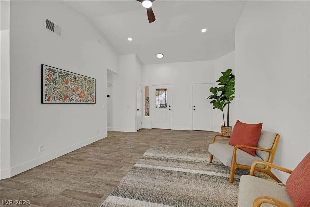 530 Reliance Avenue photo 4