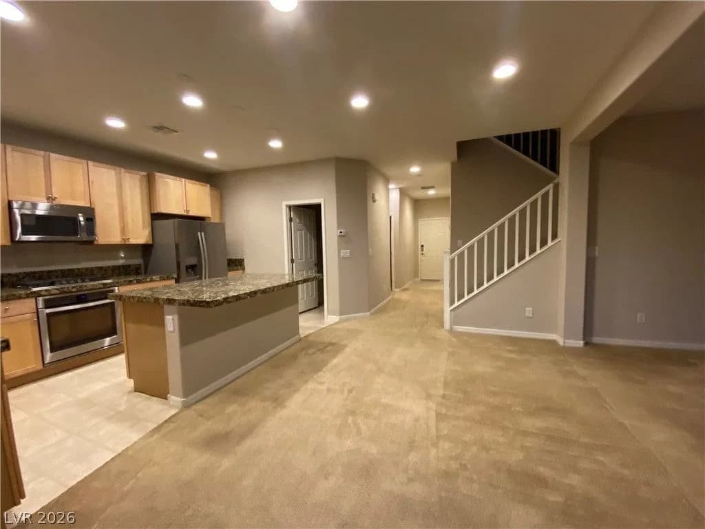 8065 Ancient Oaks Avenue photo 4