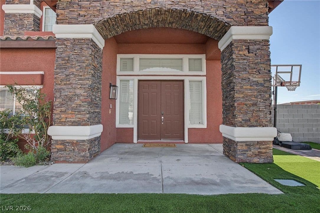 5560 Kings Row Court photo 3