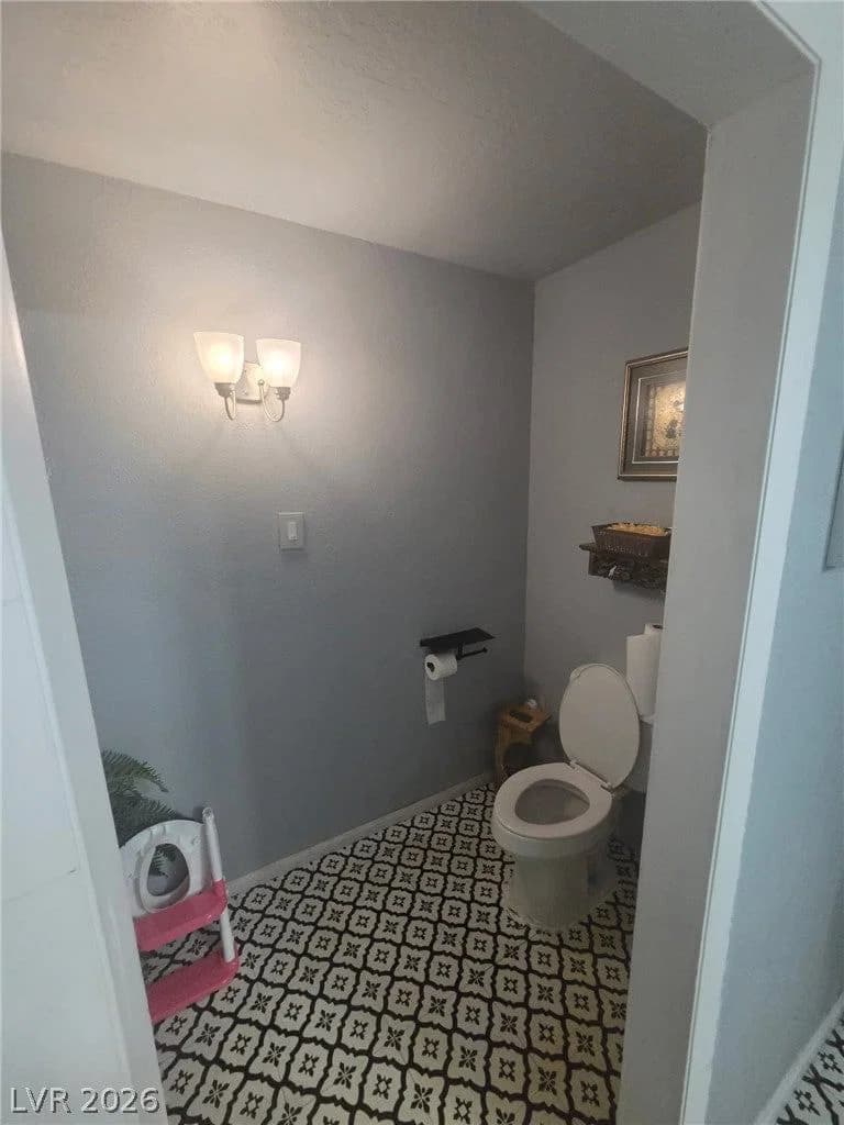 2036 Canterbury Drive photo 4