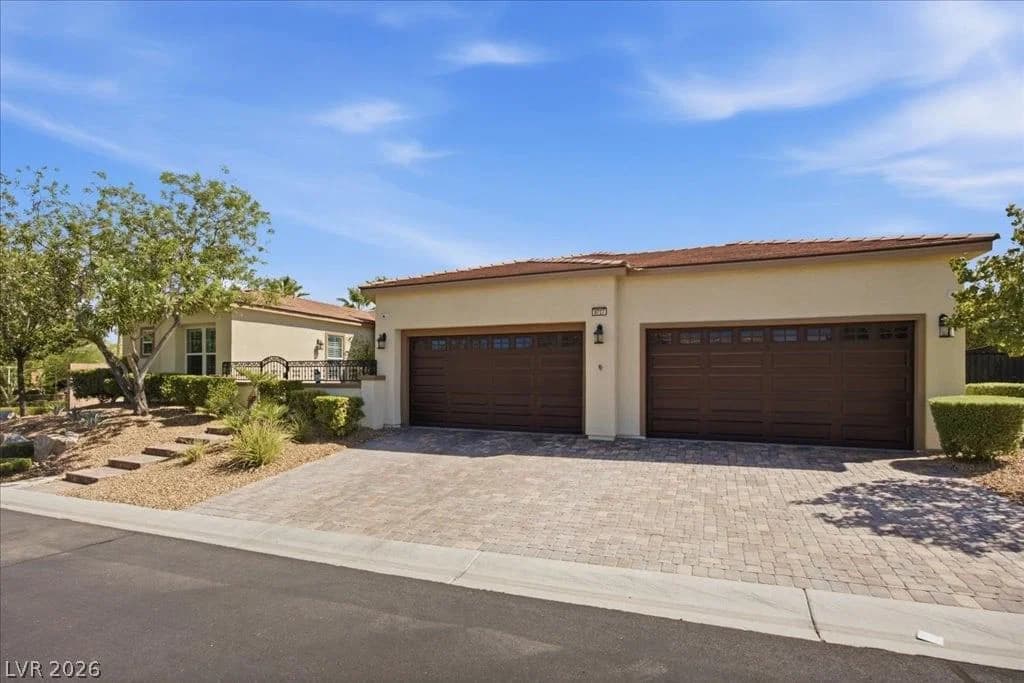 9727 Shimmering Falls Court photo 3