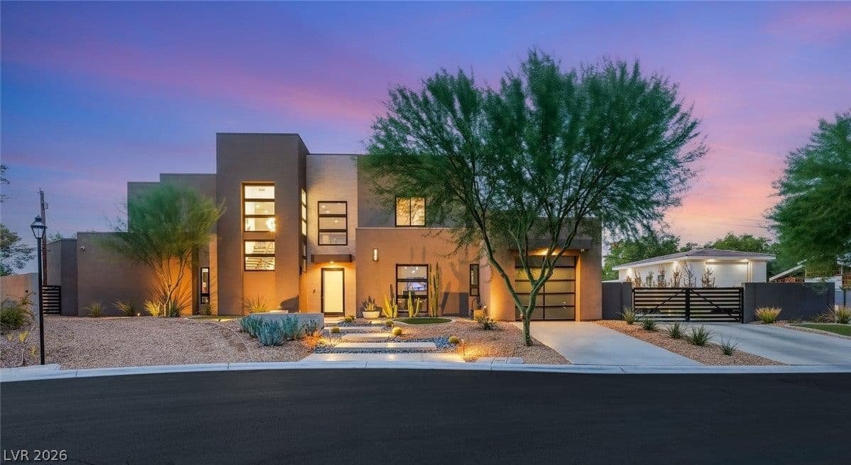 3740 Caesars Circle photo 2