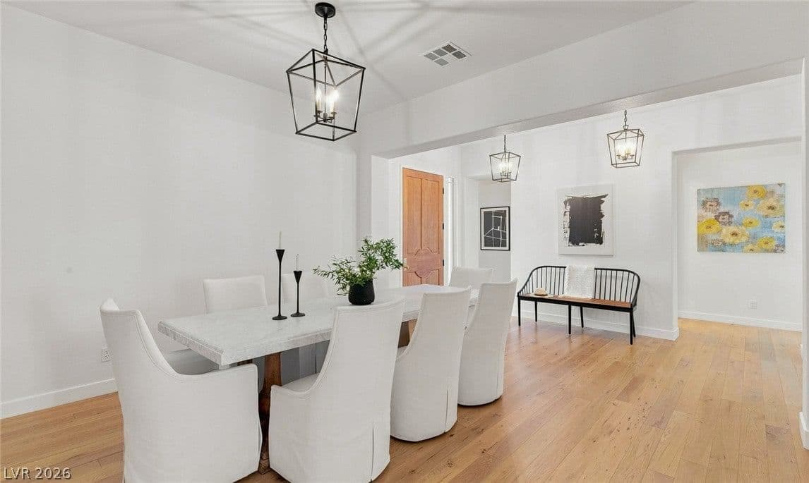 8 Pine Hollow Drive photo 4