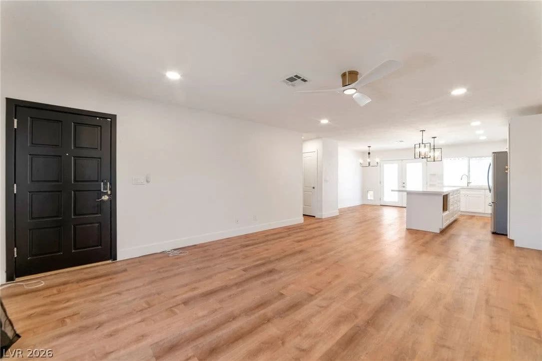 640 Summerland Drive photo 4