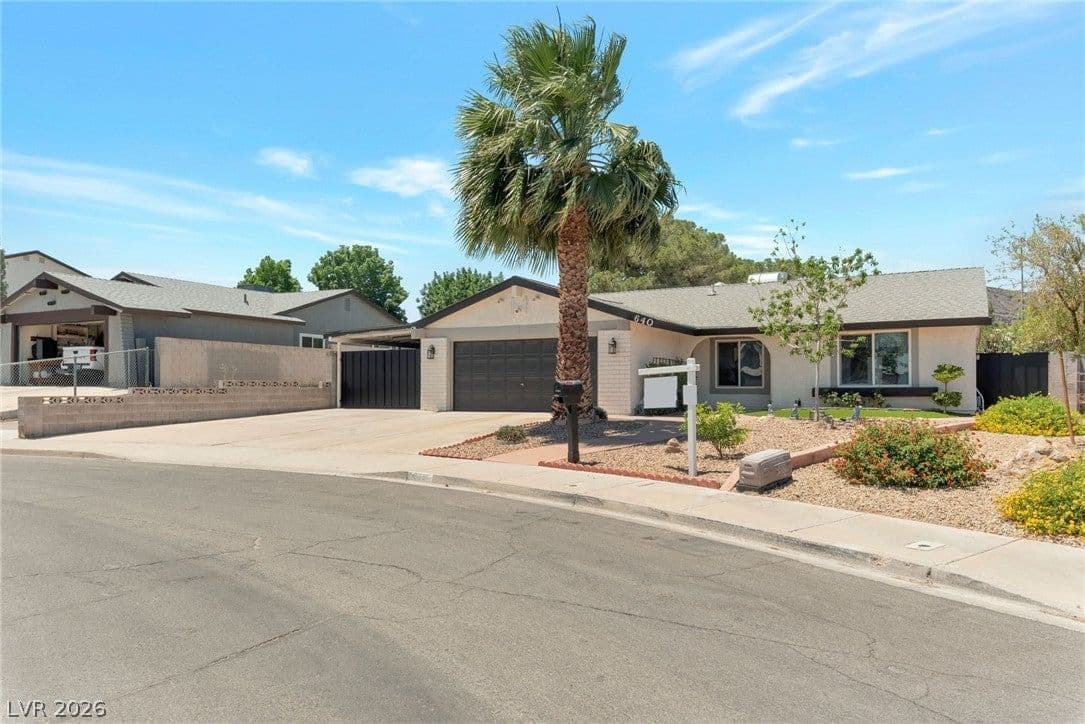 640 Summerland Drive photo 2
