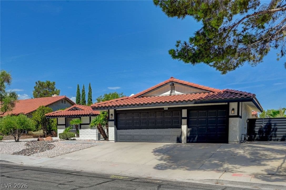 8904 Pesaro Drive photo 4