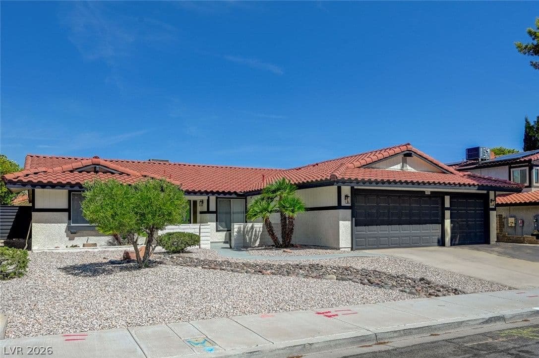8904 Pesaro Drive photo 5