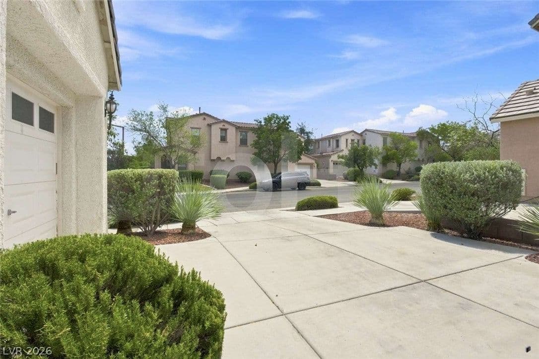 10464 Calico Pines Avenue photo 5