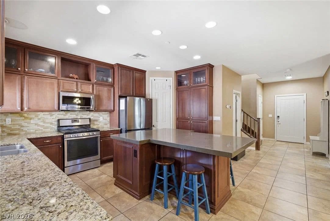3141 Valadon Avenue photo 4