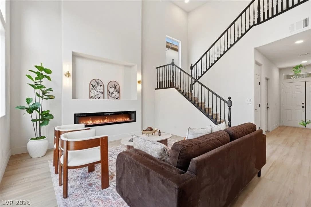 2344 Kenneth Avenue photo 4
