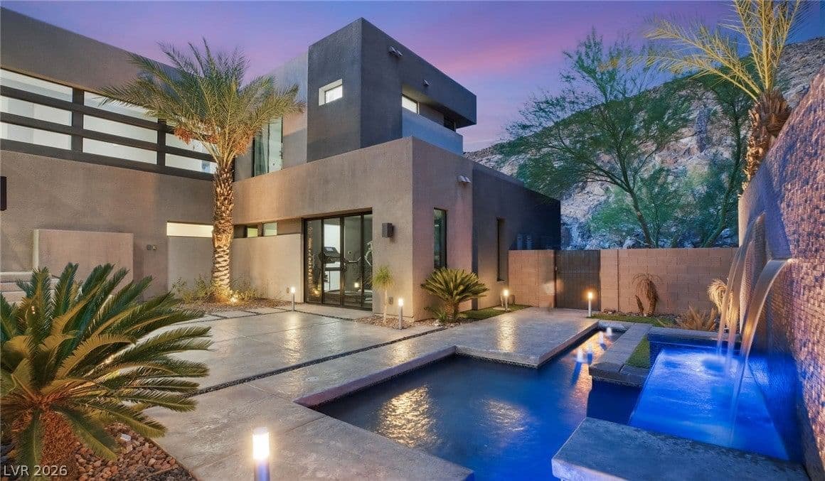 921 Vegas View Drive photo 4