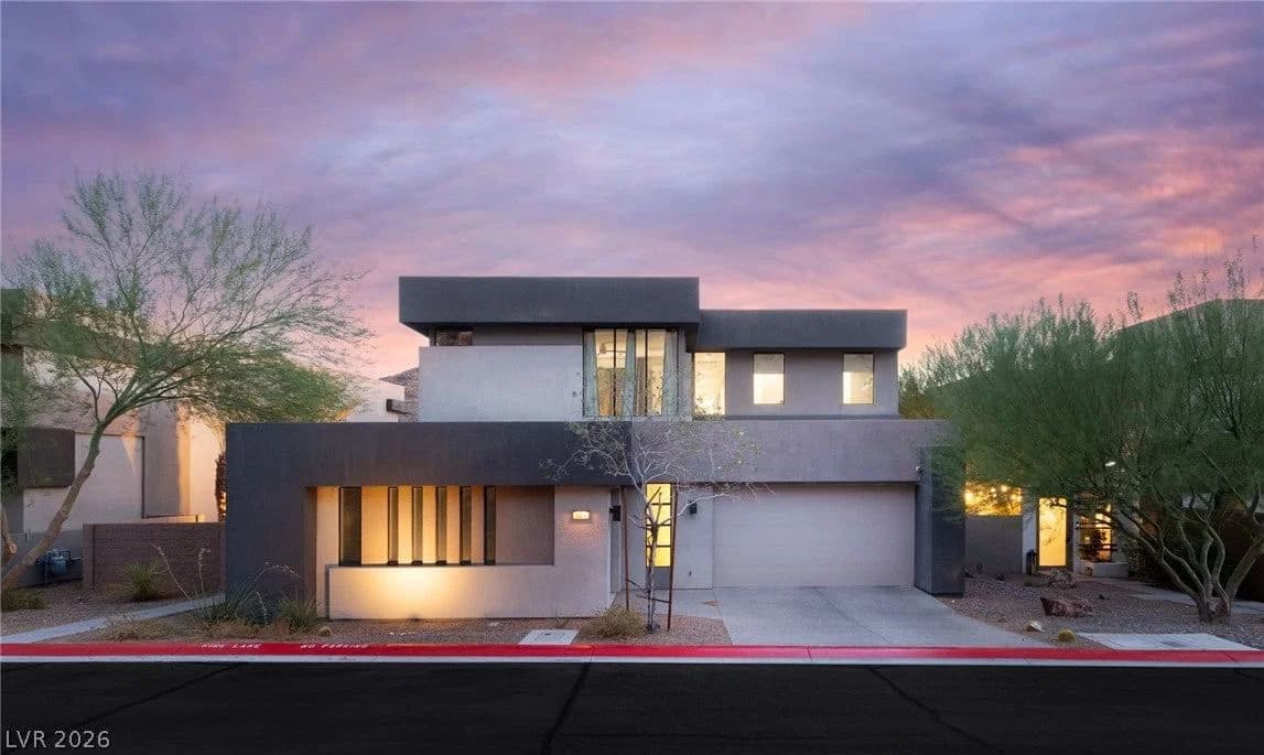 921 Vegas View Drive photo 2
