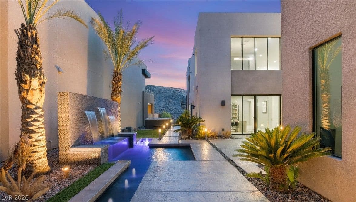 921 Vegas View Drive photo 3