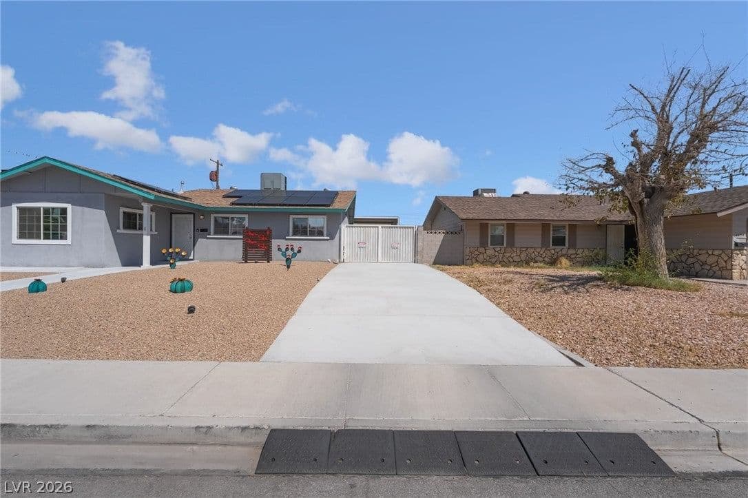 4646 Dennis Way photo 4