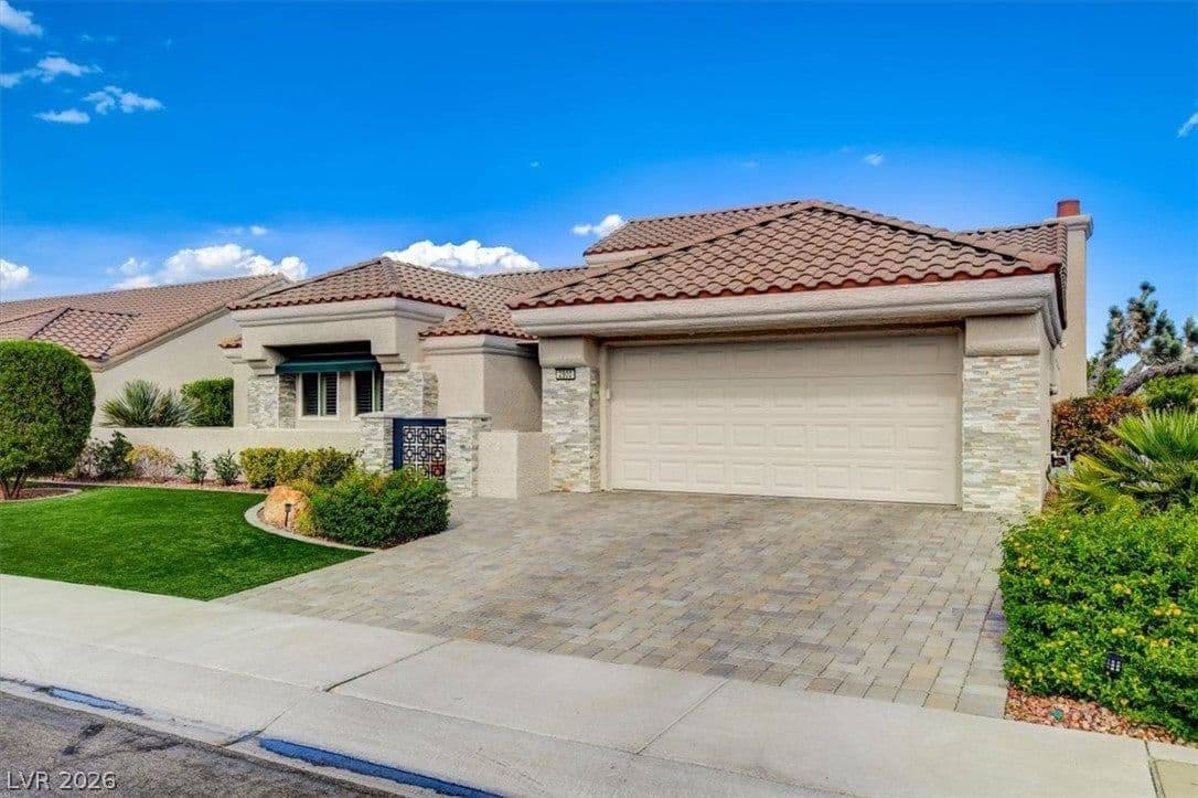 2900 Golfside Drive photo 4