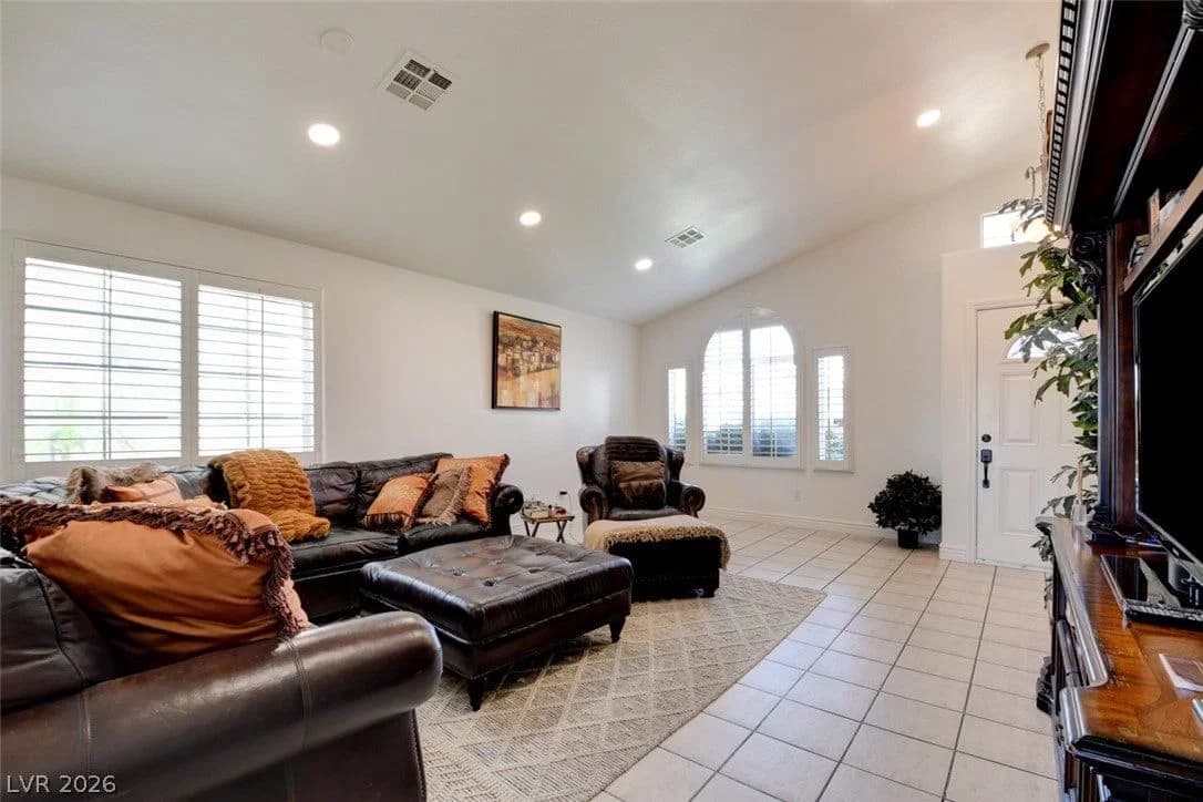 7365 Tamarind Avenue photo 5