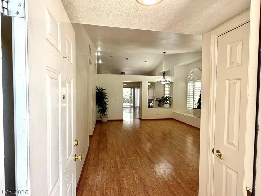 1809 Lyell Canyon Lane photo 4