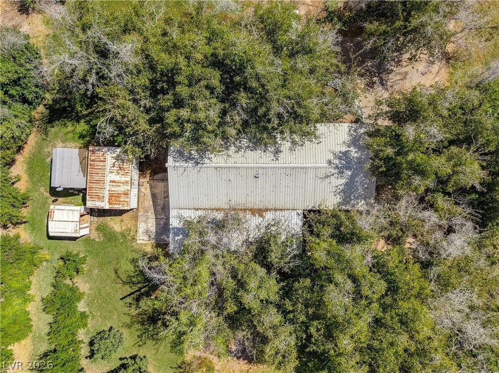 660 Scott Avenue photo 3