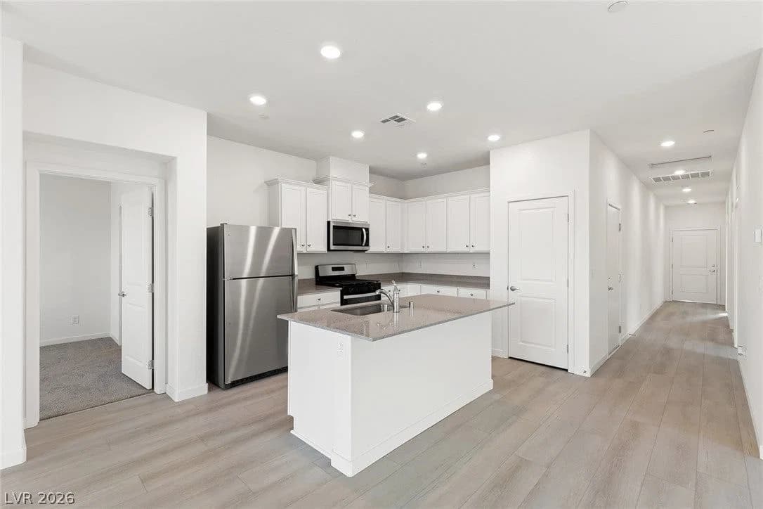 2754 Avril Point Street photo 2