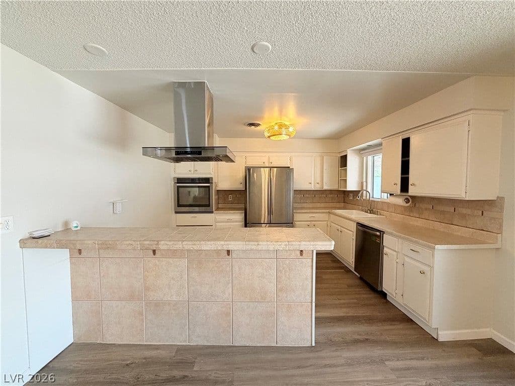 1483 Pawnee Drive photo 2